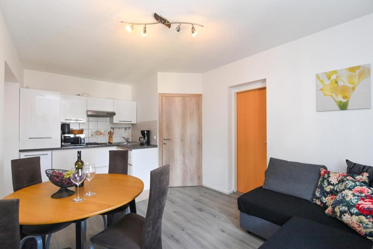 Apartments Basic Sveti Anton 88 Малинска Экстерьер фото