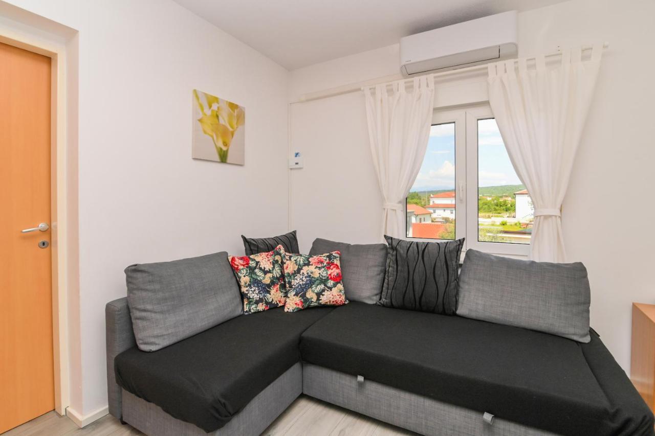 Apartments Basic Sveti Anton 88 Малинска Экстерьер фото